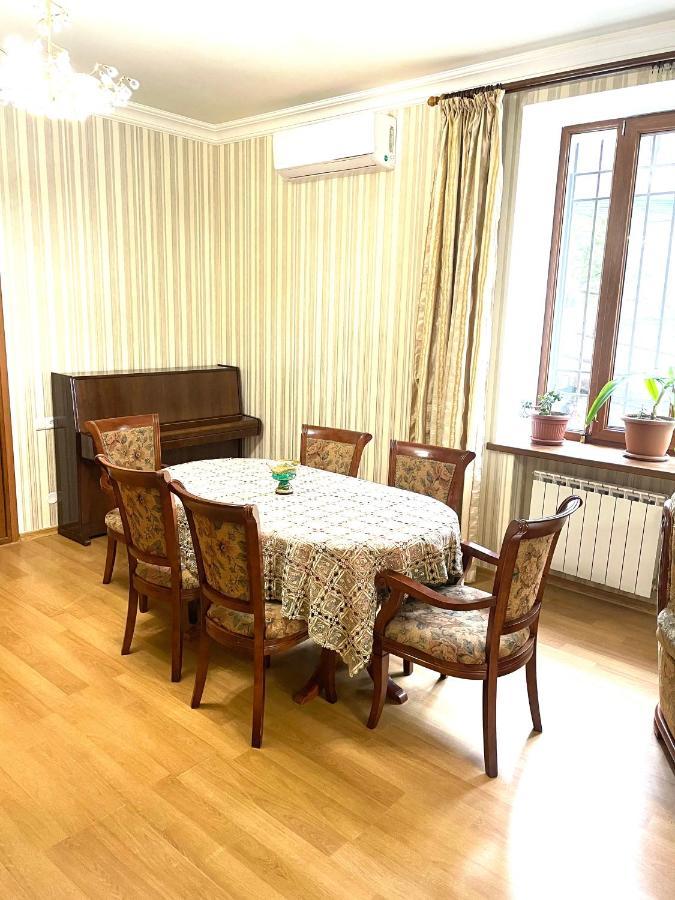 Apartment In The Center Of Ereván Exterior foto