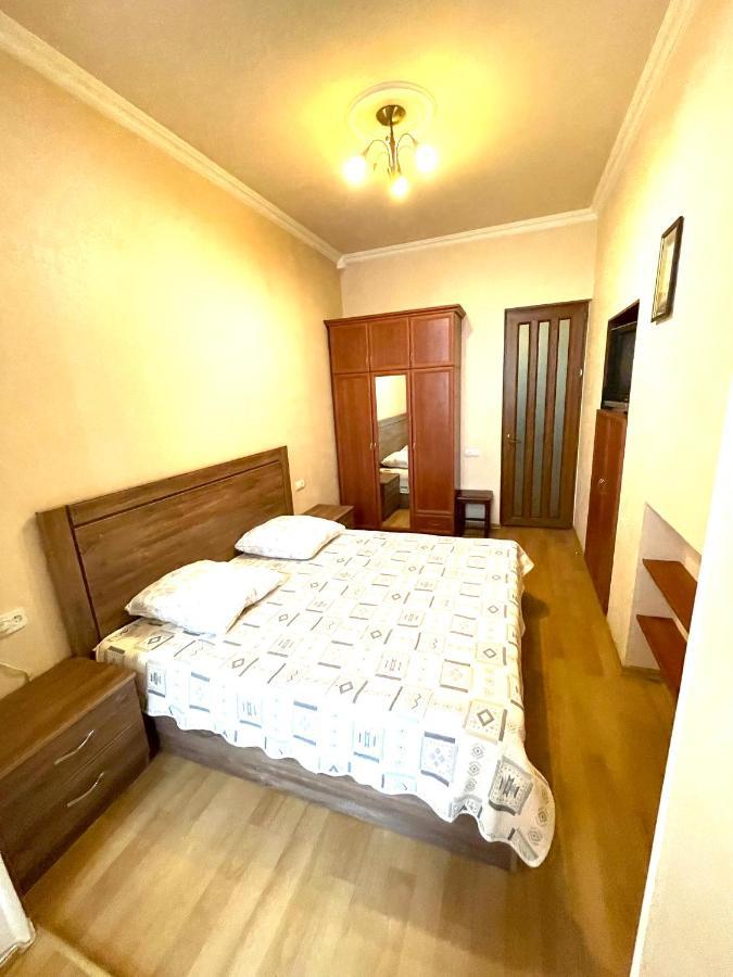 Apartment In The Center Of Ereván Exterior foto
