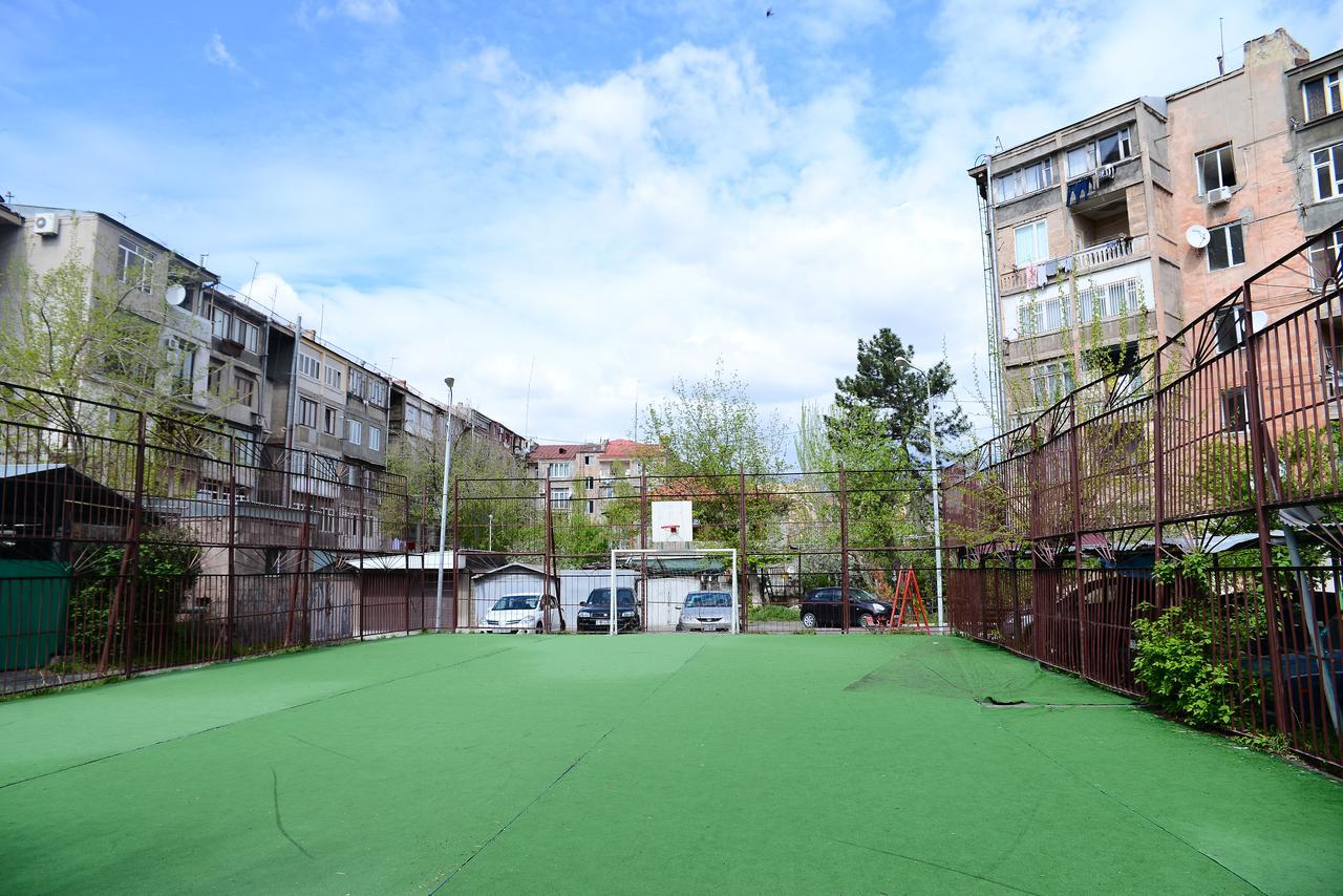 Apartment In The Center Of Ereván Exterior foto
