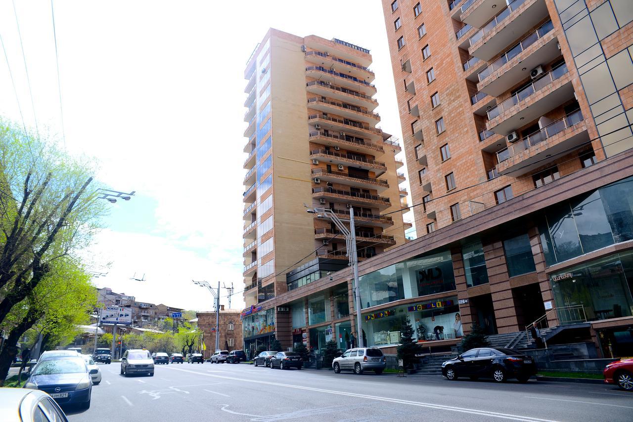 Apartment In The Center Of Ereván Exterior foto